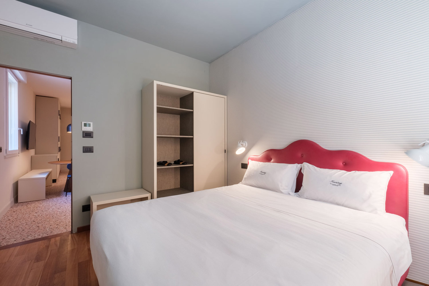 Hotel-Touring-Bologna-Centro-Suite-Delle-Tovaglie-Appartamento-due-camere-una camera11