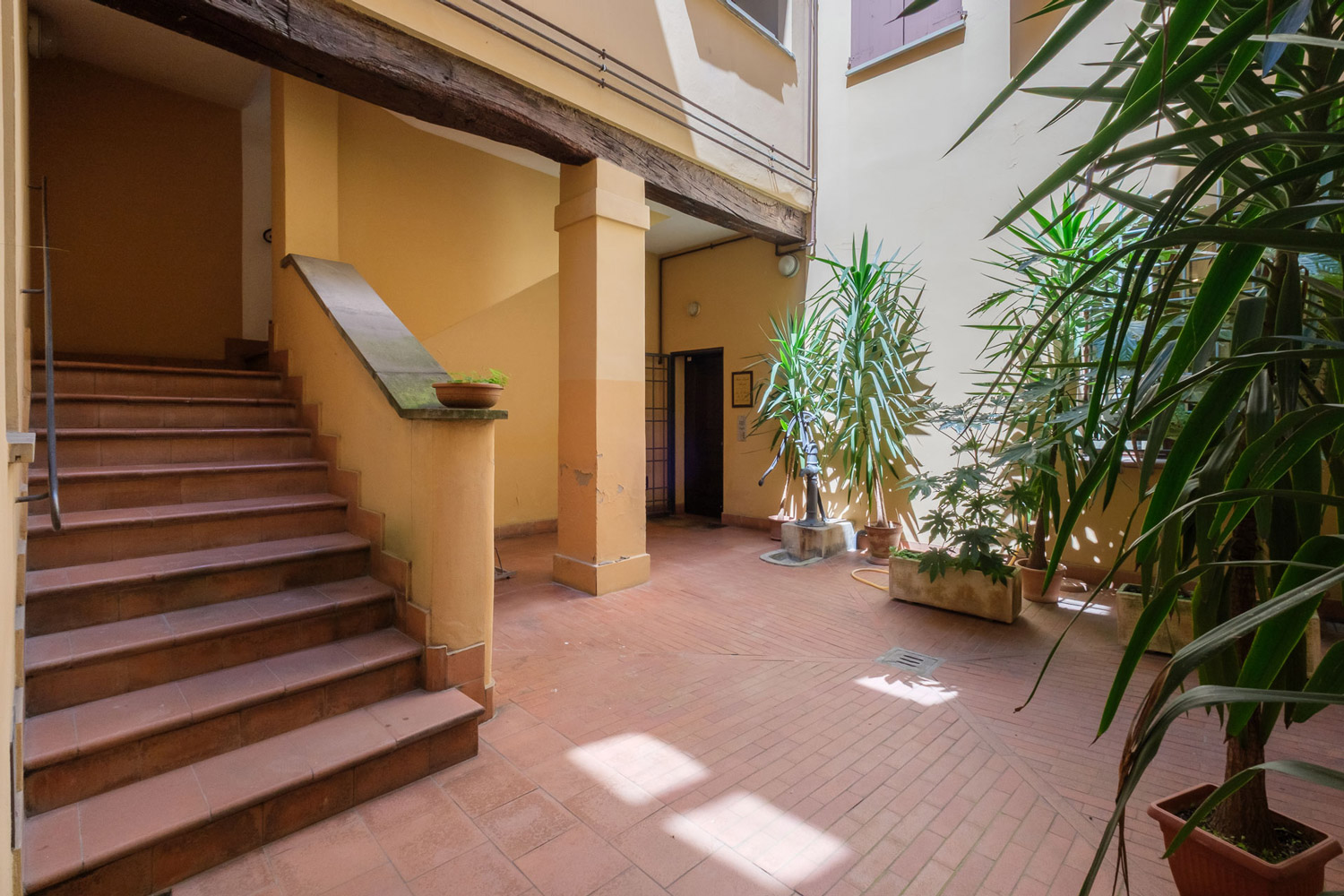 Hotel-Touring-Bologna-Centro-Suite-Delle-Tovaglie-Appartamento-due-camere-una camera45